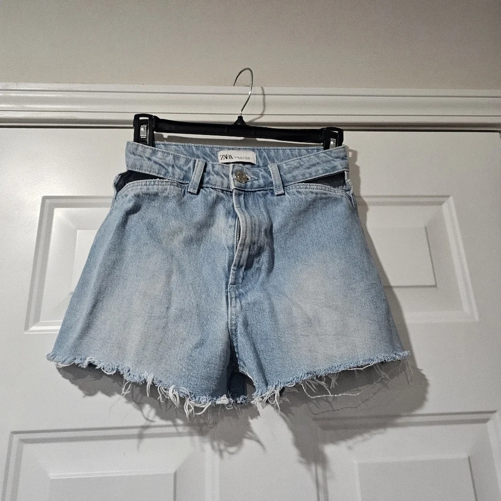 Zara cut outs on the pockets size 0